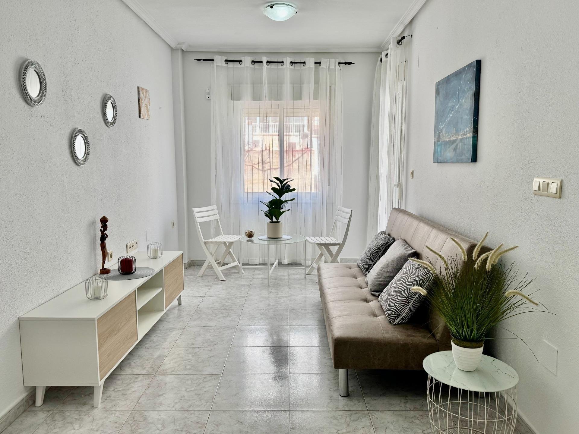 Apartment in Torrevieja, Alicante, Spain 2 bedrooms, 74 sq.m. No. 184300