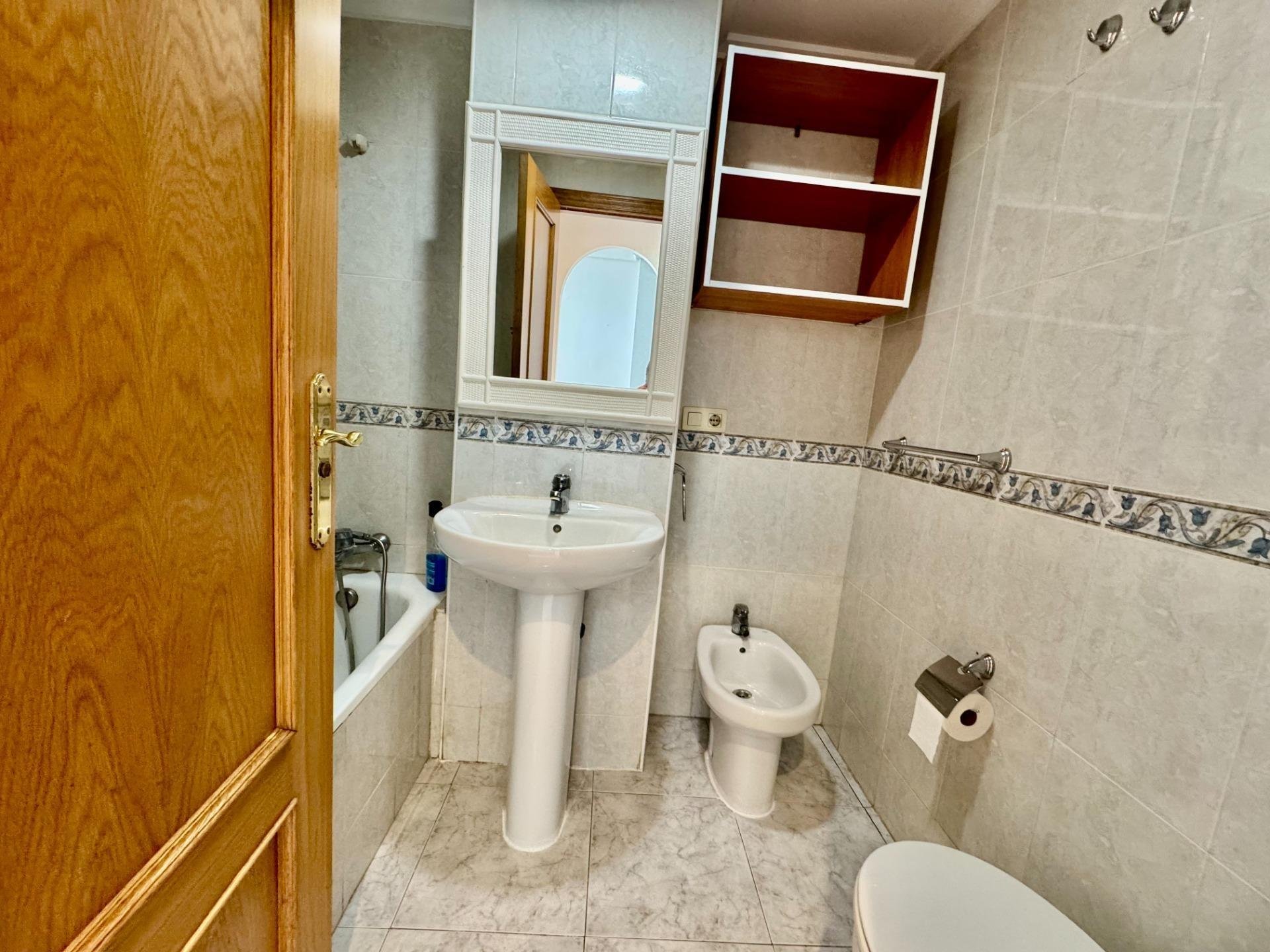 Apartment in Torrevieja, Alicante, Spain 2 bedrooms, 74 sq.m. No. 184300