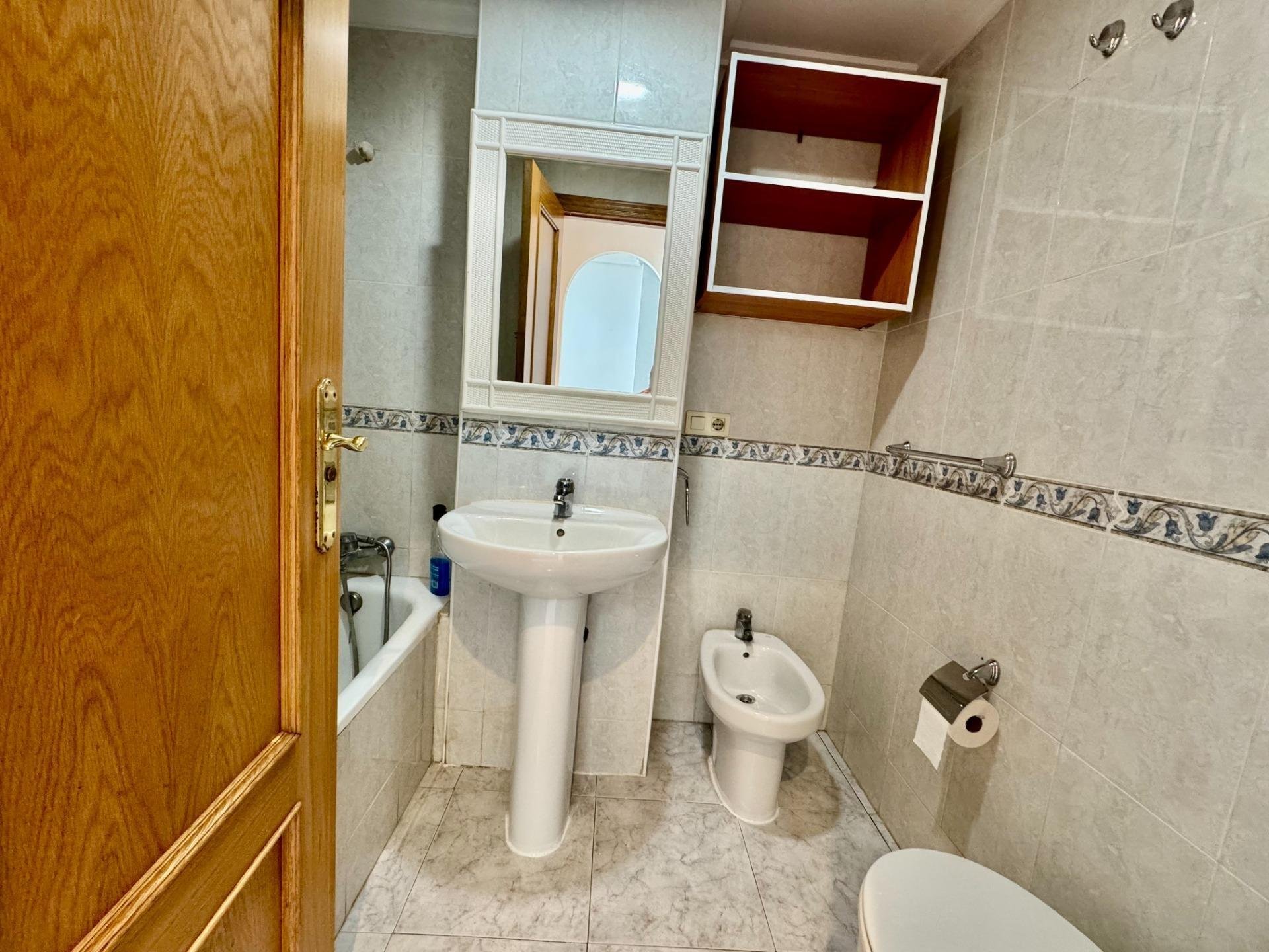 Apartment in Torrevieja, Alicante, Spain 2 bedrooms, 74 sq.m. No. 184300