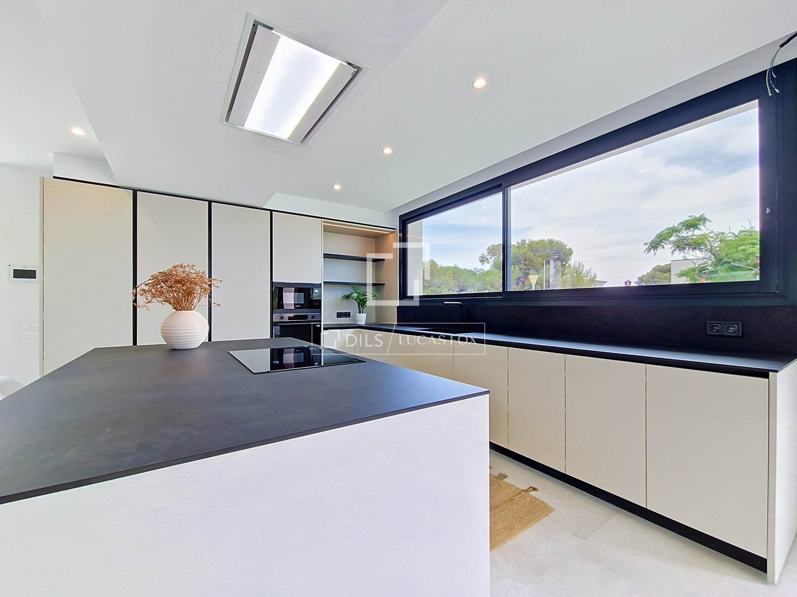 Villa in Vilanova i la Geltru, Barcelona, Spain 4 bedrooms, 380 sq.m. No. 192811