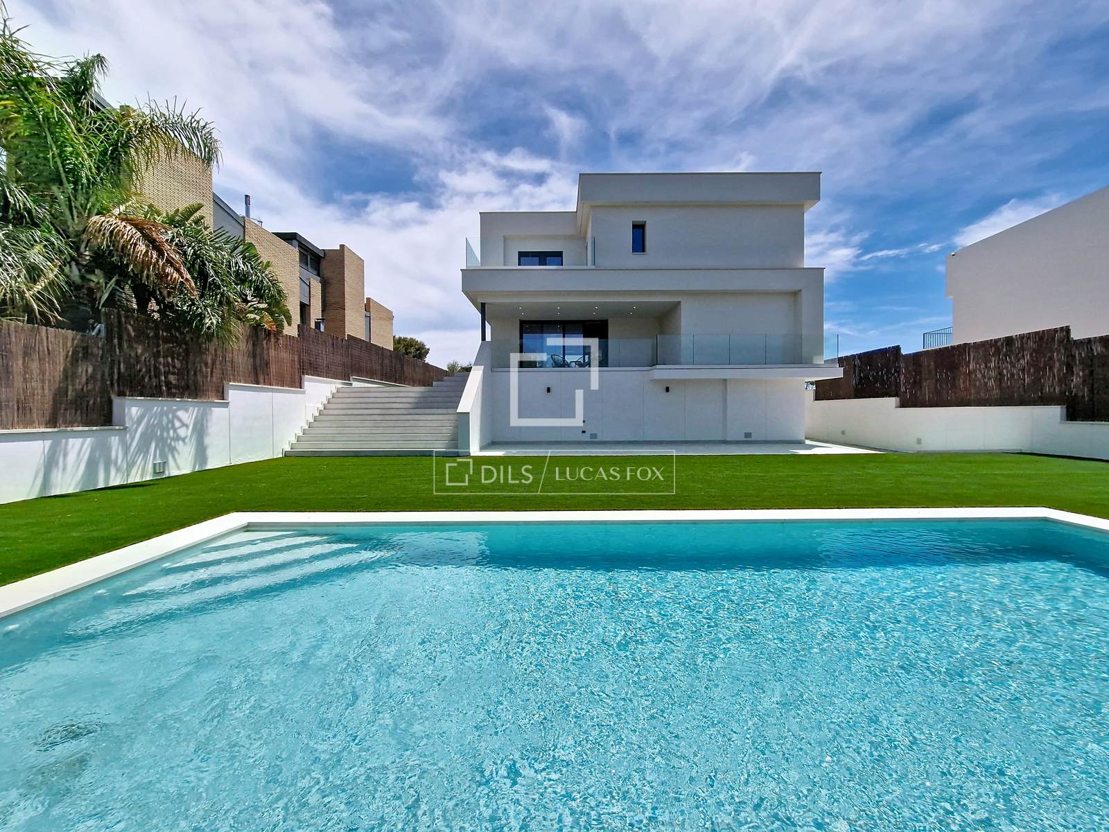 Villa in Vilanova i la Geltru, Barcelona, Spain 4 bedrooms, 380 sq.m. No. 192811