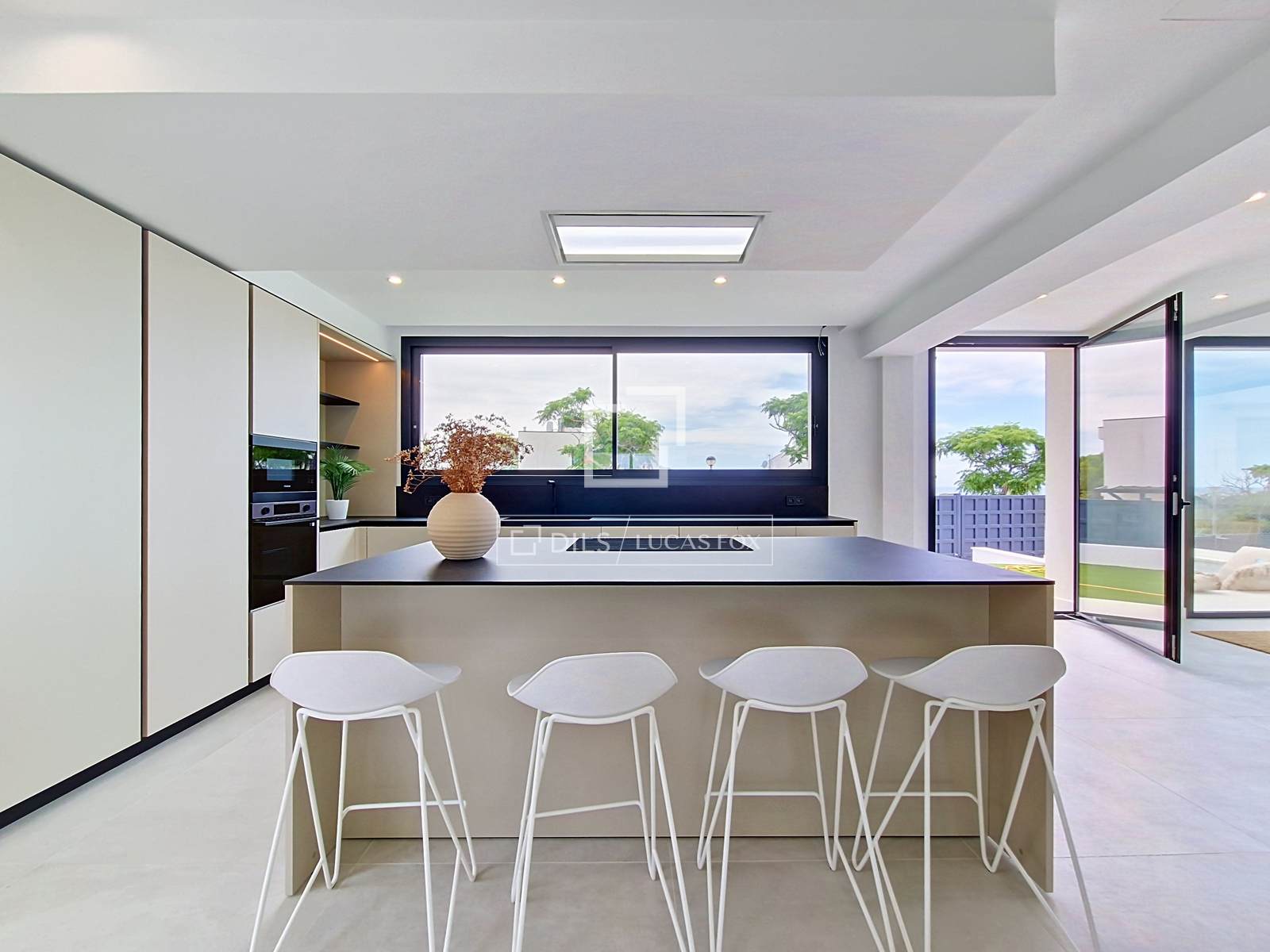 Villa in Vilanova i la Geltru, Barcelona, Spain 4 bedrooms, 380 sq.m. No. 192811