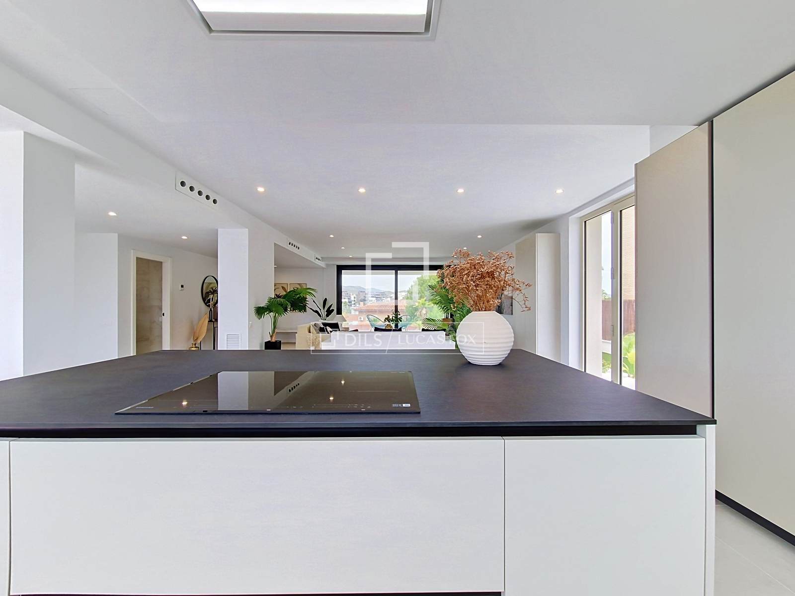 Villa in Vilanova i la Geltru, Barcelona, Spain 4 bedrooms, 380 sq.m. No. 192811