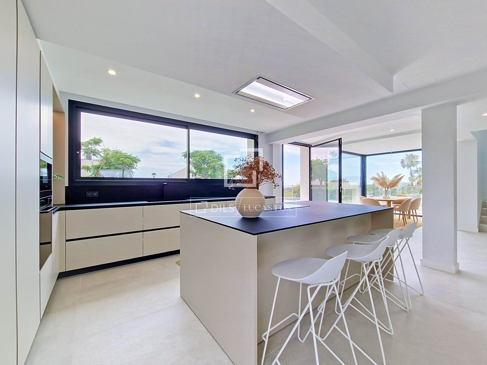 Villa in Vilanova i la Geltru, Barcelona, Spain 4 bedrooms, 380 sq.m. No. 192811