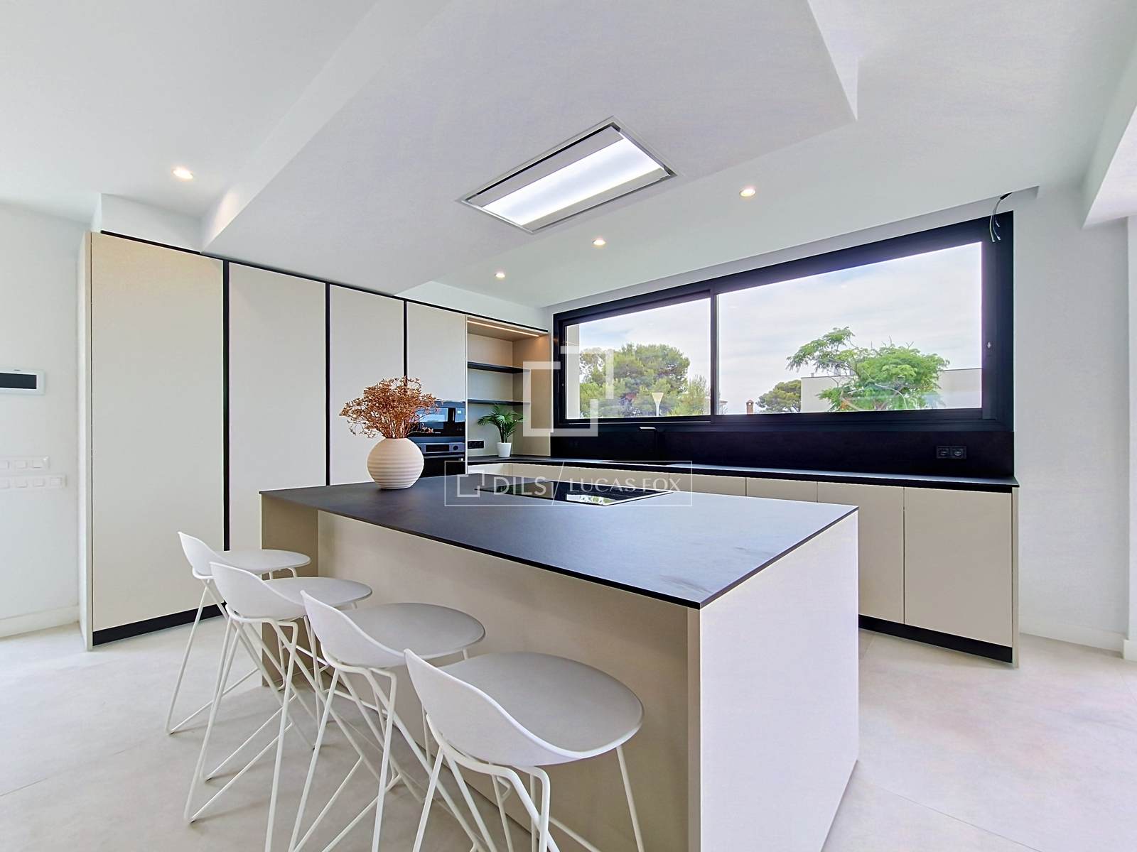 Villa in Vilanova i la Geltru, Barcelona, Spain 4 bedrooms, 380 sq.m. No. 192811