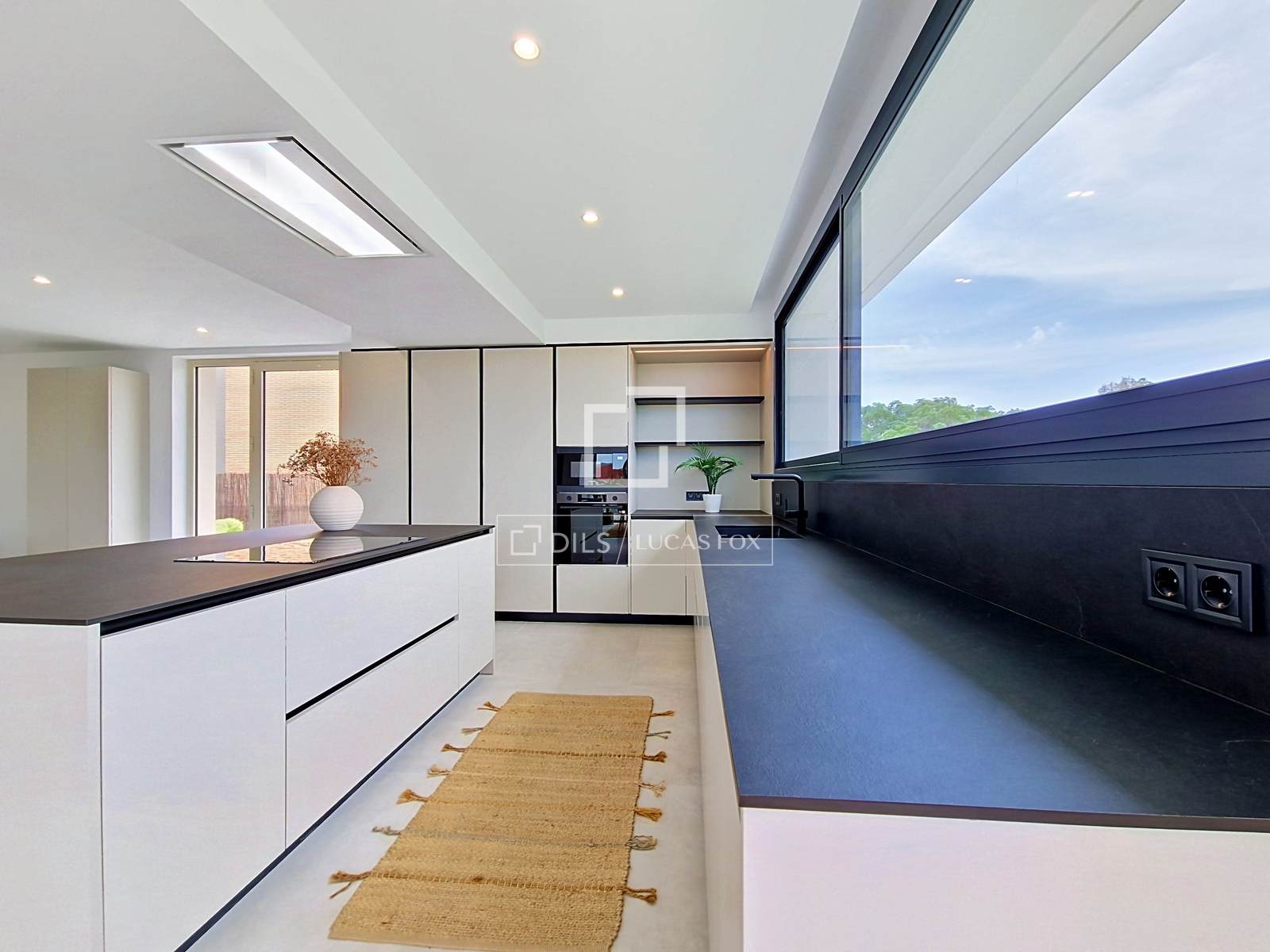 Villa in Vilanova i la Geltru, Barcelona, Spain 4 bedrooms, 380 sq.m. No. 192811