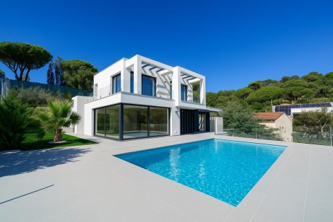 Hus i Lloret de Mar, Girona, Spanien 3 sovrum, 330 kvm. Nr. 168472