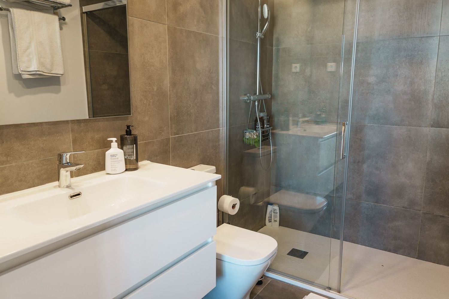 Huoneisto Barcelona, Espanja 3 makuuhuonetta, 134 m2 No. 166752