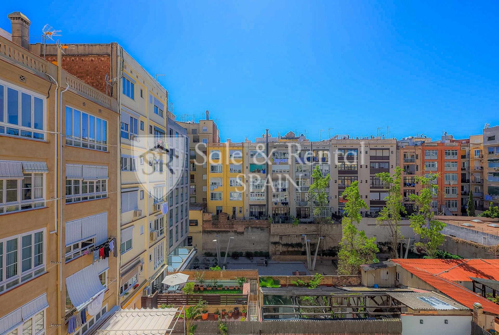 House in Barcelona, Spain 3 bedrooms, 111 sq.m. No. 166755
