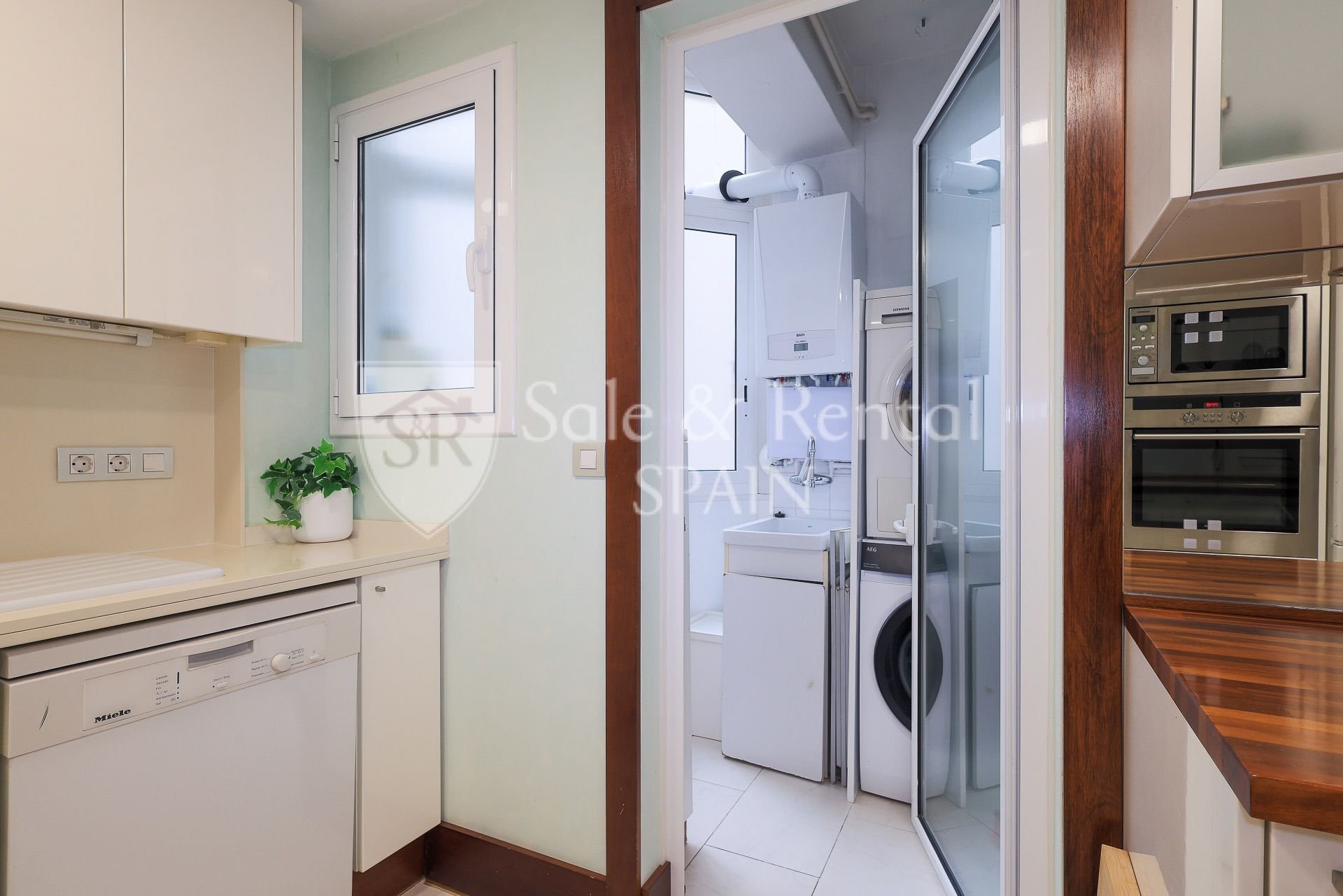 House in Barcelona, Spain 3 bedrooms, 111 sq.m. No. 166755