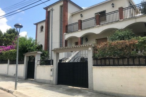 Hus i Calafell, Tarragona, Spanien 4 sovrum, 267 kvm. Nr. 166751