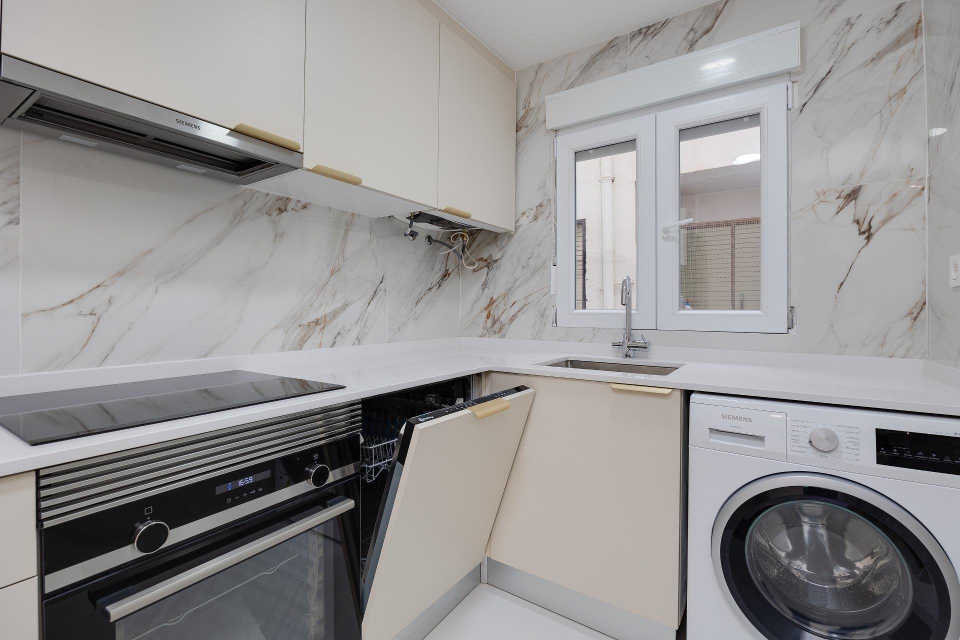 Dzīvoklis Torrevieja, Alicante, Spānijā 3 istabas, 102 m2 Nr. 165755