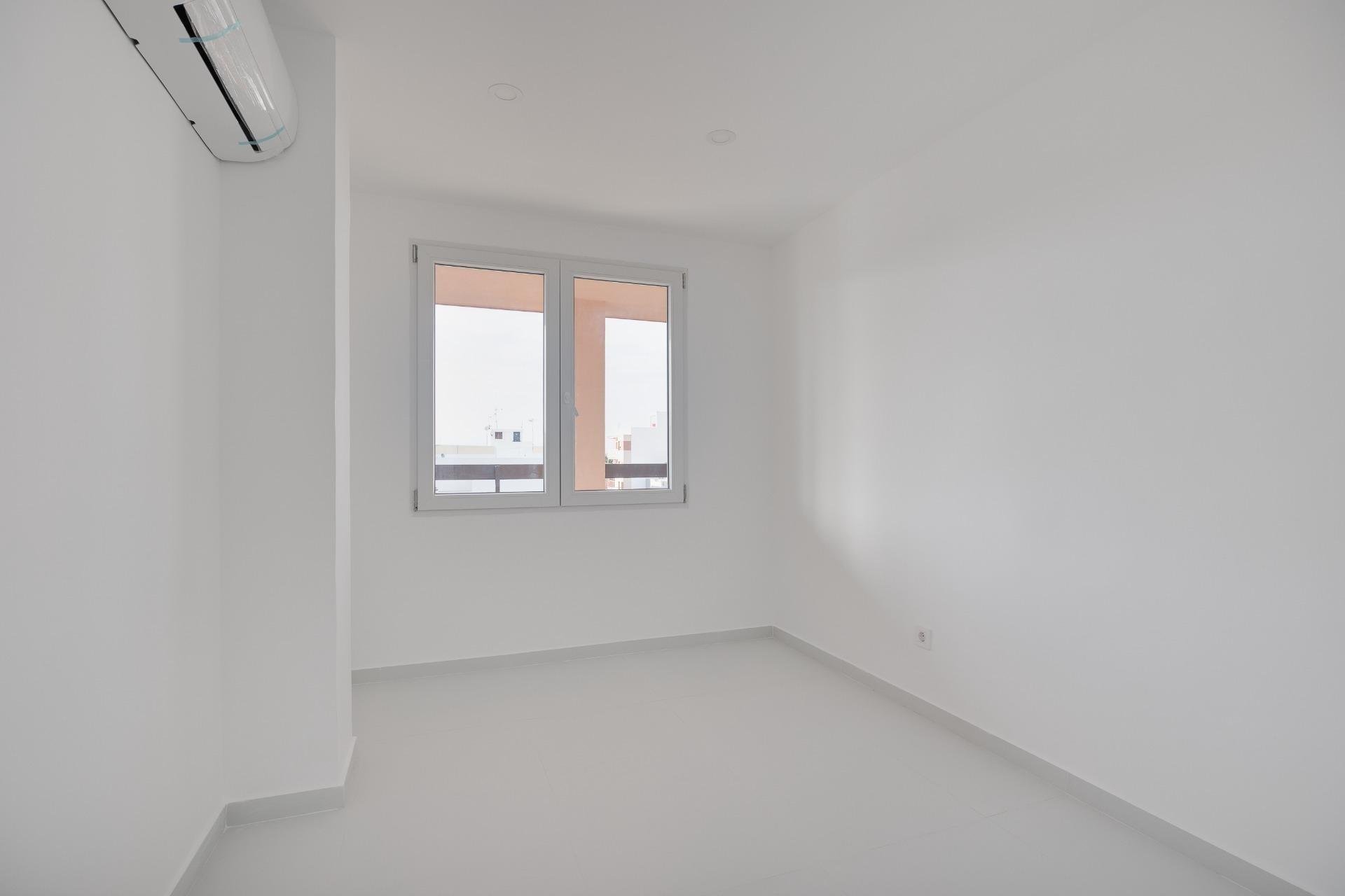 Dzīvoklis Torrevieja, Alicante, Spānijā 3 istabas, 102 m2 Nr. 165755