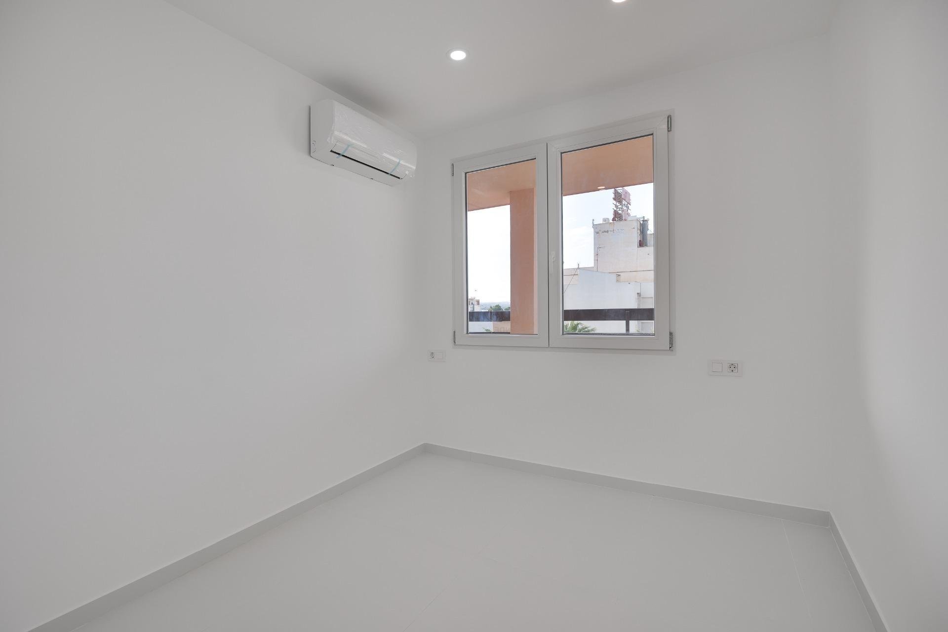 Dzīvoklis Torrevieja, Alicante, Spānijā 3 istabas, 102 m2 Nr. 165755