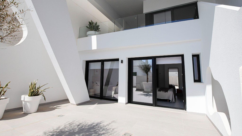 Villa en Guardamar del Segura, Alicante, España 4 dormitorios, 269 m2 No. 144968
