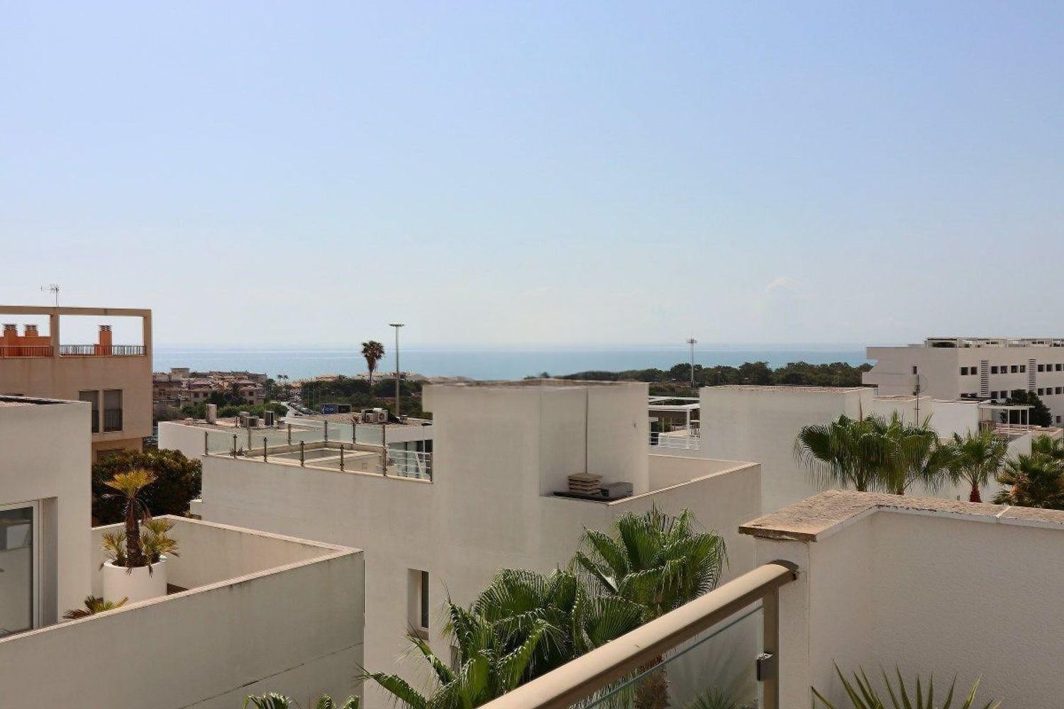 Tvåvåningslägenhet i Guardamar del Segura, Alicante, Spanien 4 sovrum, 123 kvm. Nr. 196334