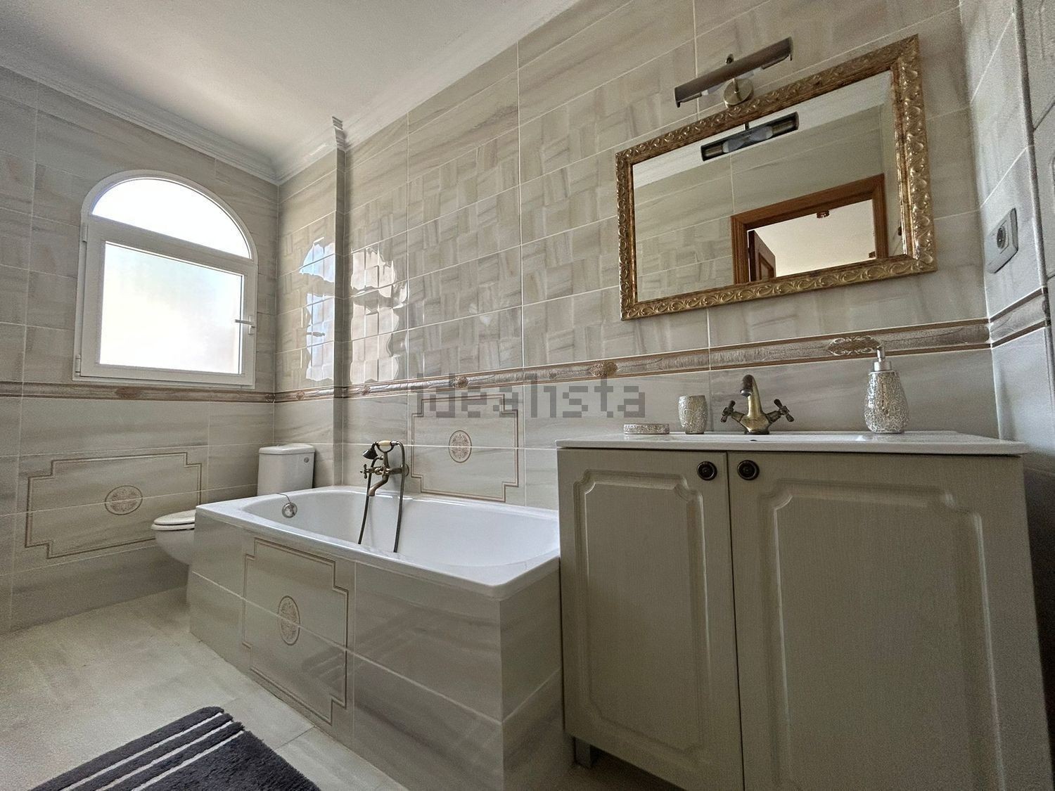 Villa à Guardamar del Segura, Alicante, Espagne 5 chambres, 216 m2 No. 196333