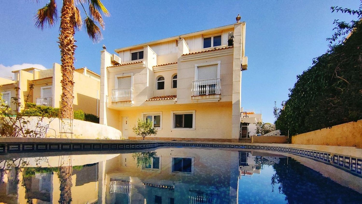 Villa à Guardamar del Segura, Alicante, Espagne 5 chambres, 216 m2 No. 196333