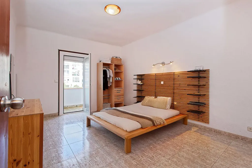 Apartment in Barcelona, Spain 5 bedrooms, 165 sq.m. No. 140963