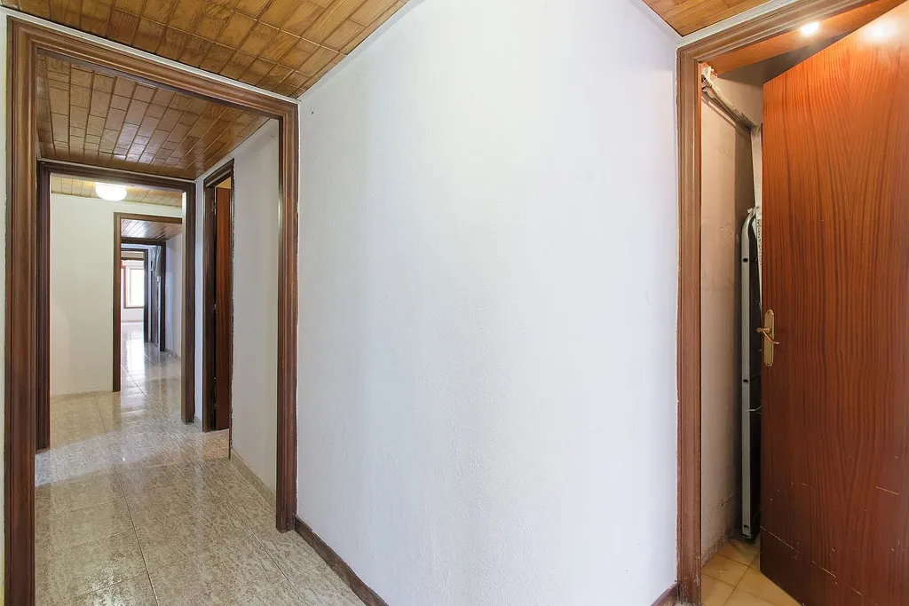 Apartment in Barcelona, Spain 5 bedrooms, 165 sq.m. No. 140963