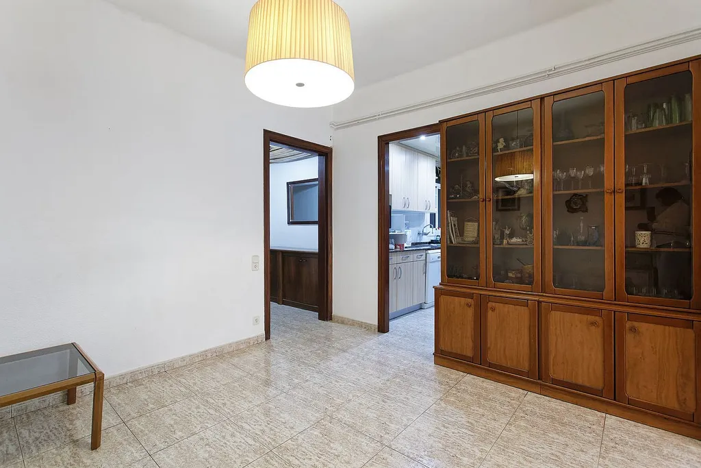 Apartment in Barcelona, Spain 5 bedrooms, 165 sq.m. No. 140963