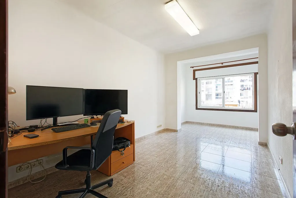 Apartment in Barcelona, Spain 5 bedrooms, 165 sq.m. No. 140963