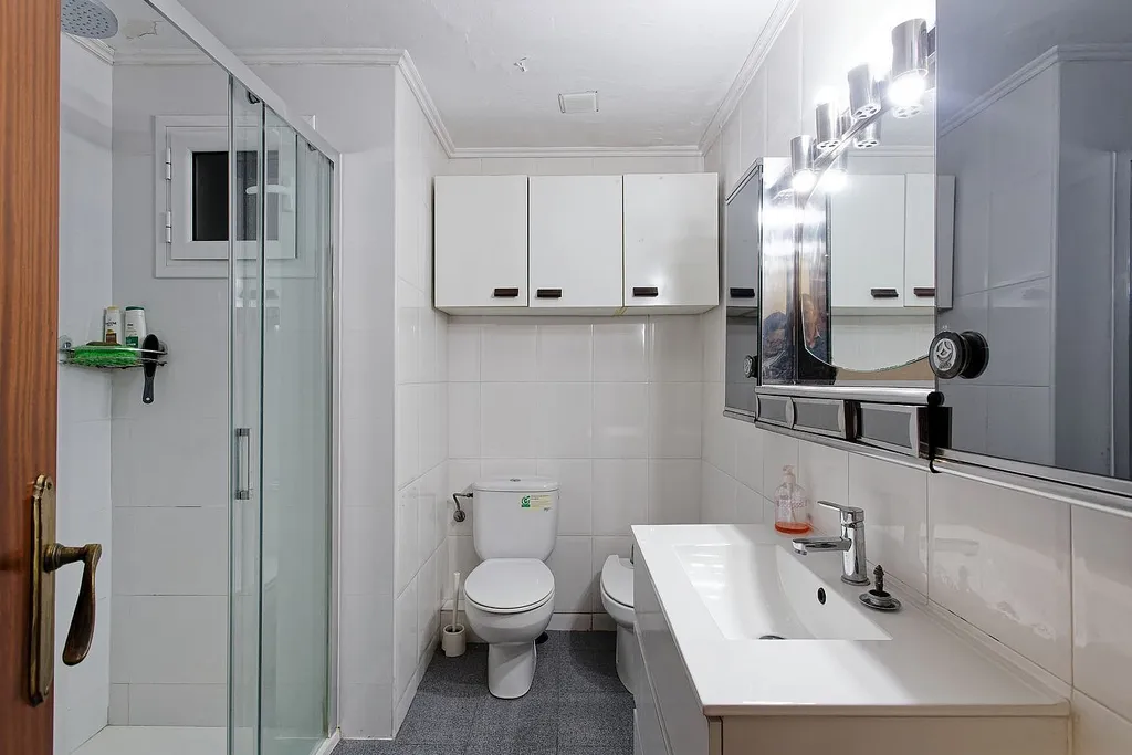 Apartment in Barcelona, Spain 5 bedrooms, 165 sq.m. No. 140963