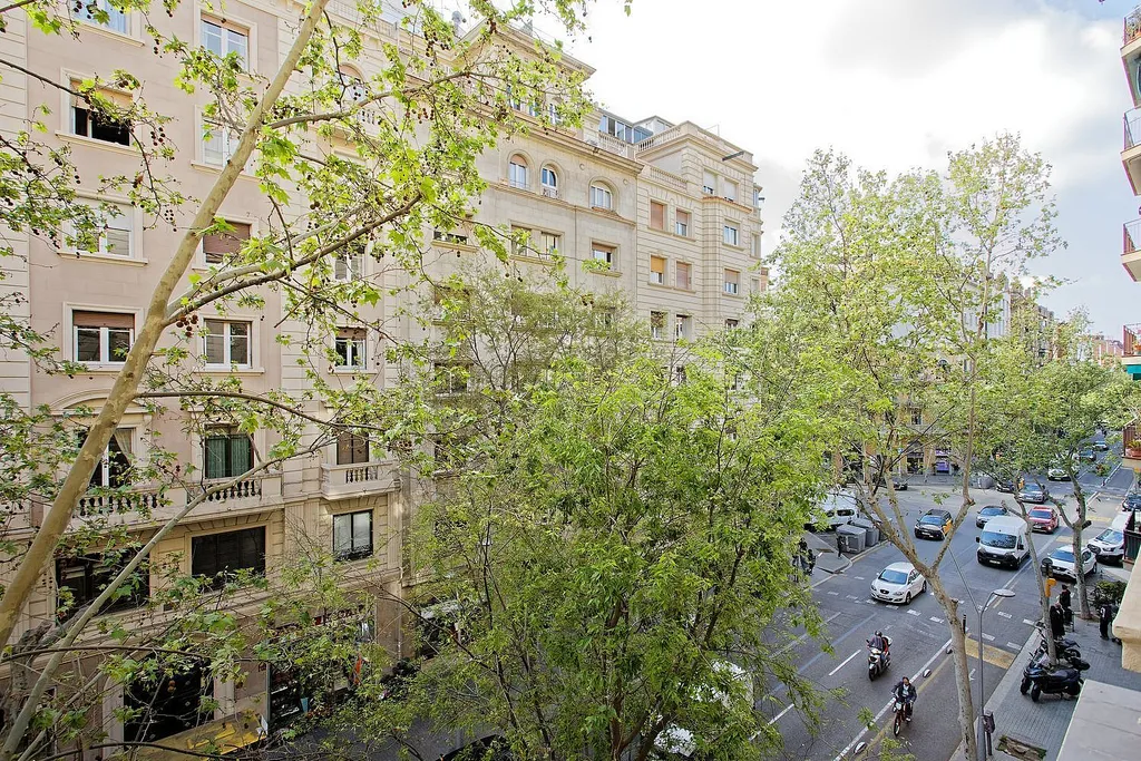 Apartment in Barcelona, Spain 5 bedrooms, 165 sq.m. No. 140963
