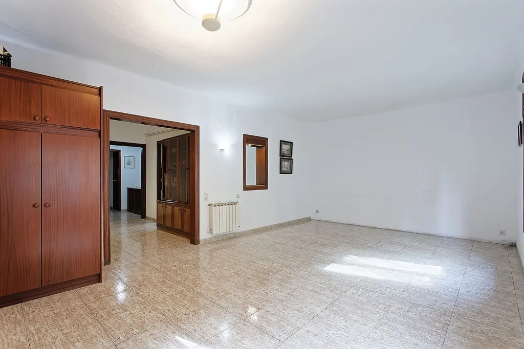 Apartment in Barcelona, Spain 5 bedrooms, 165 sq.m. No. 140963