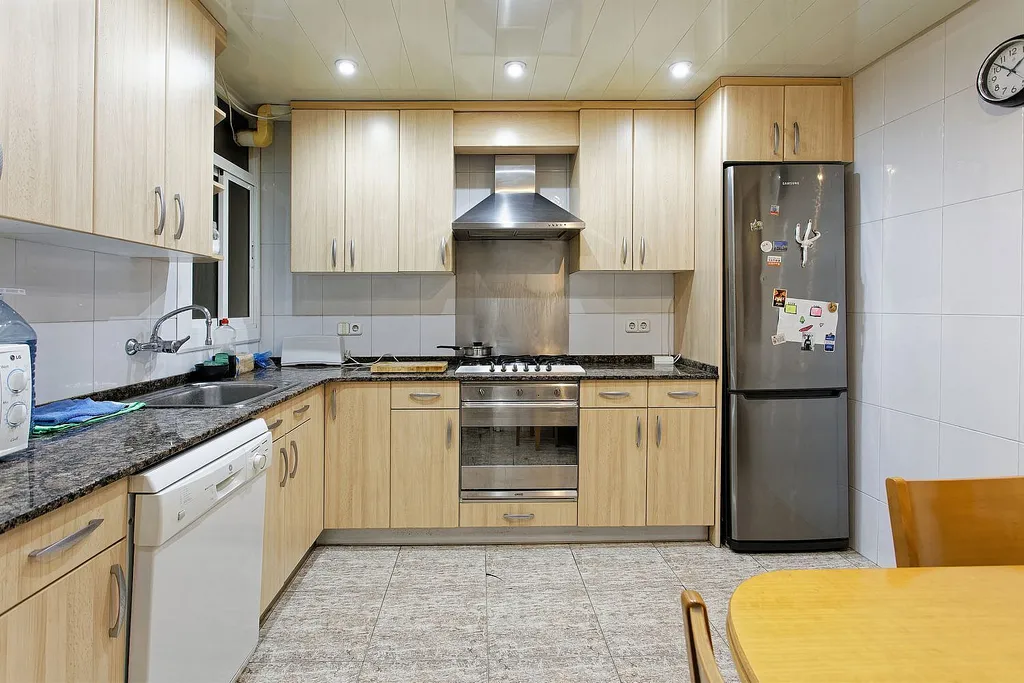 Apartment in Barcelona, Spain 5 bedrooms, 165 sq.m. No. 140963