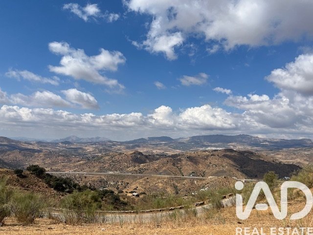 Hus i Casabermeja, Malaga, Spanien 5 sovrum, 500 kvm. Nr. 152826