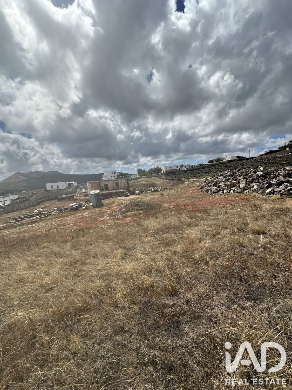 Land plot in Tias, Lanzarote, Spain 1300 sq.m. No. 188160