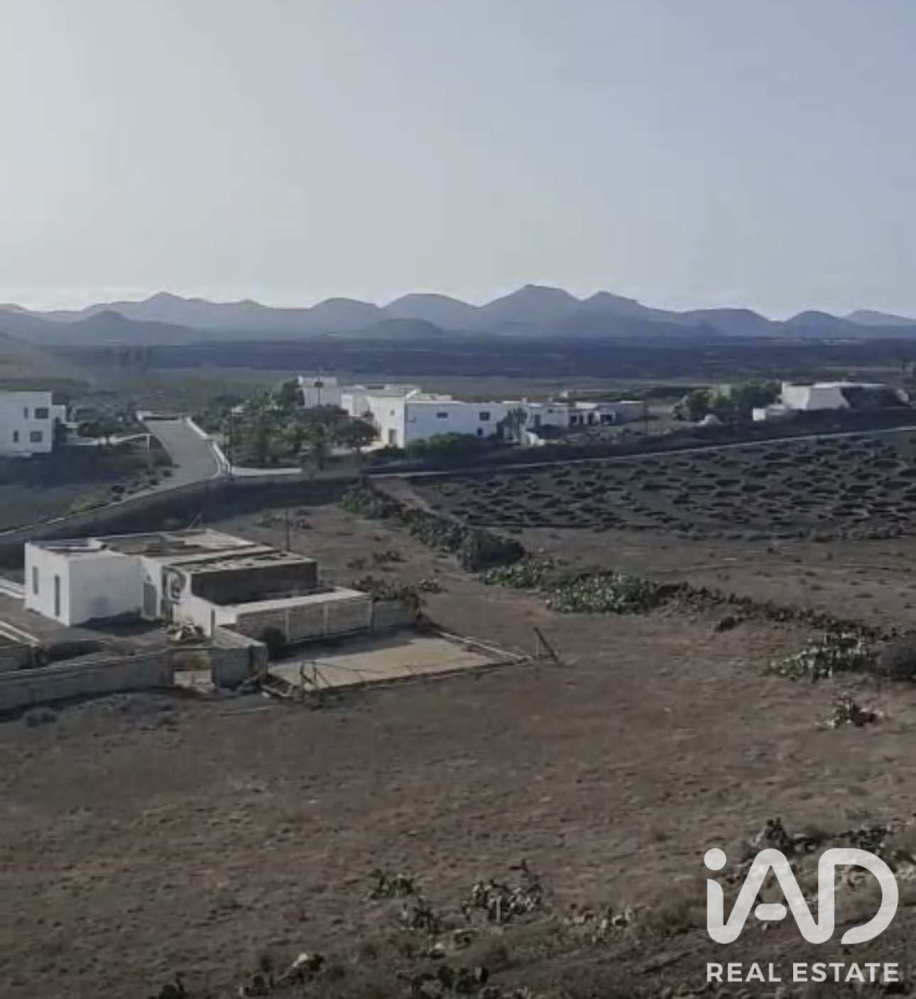 Land plot in Tias, Lanzarote, Spain 1300 sq.m. No. 188160