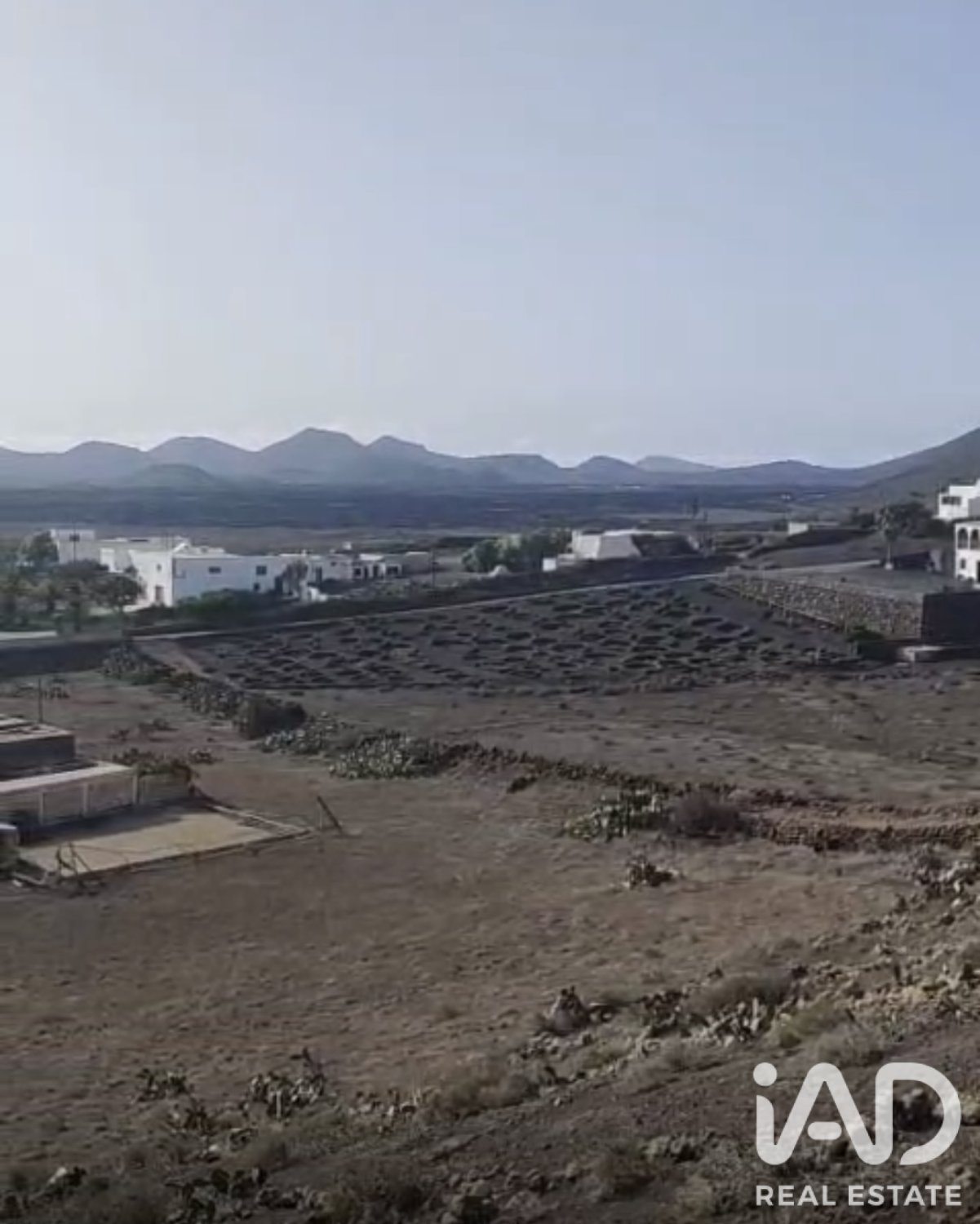 Land plot in Tias, Lanzarote, Spain 1300 sq.m. No. 188160