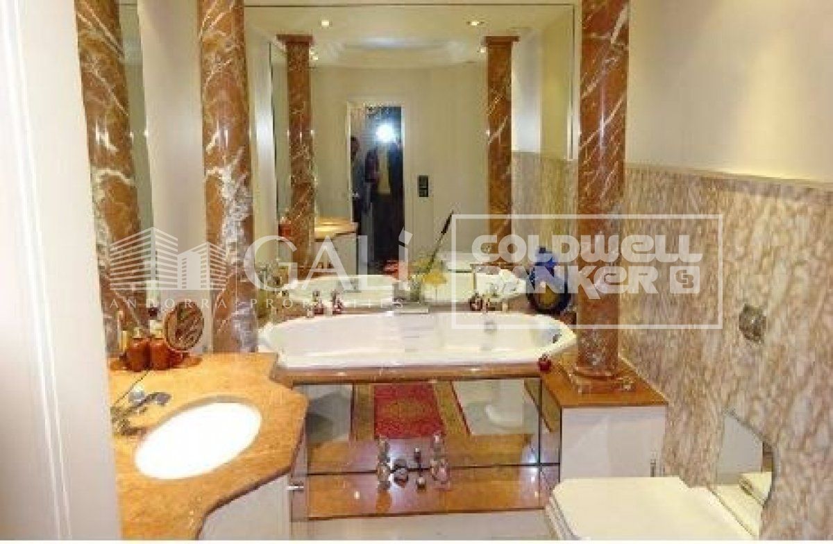 Villa in Principado De Andorra (Ninguna Poblacion Tiene C.P.), Lleida, Spanien 4 Schlafzimmer, 405 m2 Nr. 160354