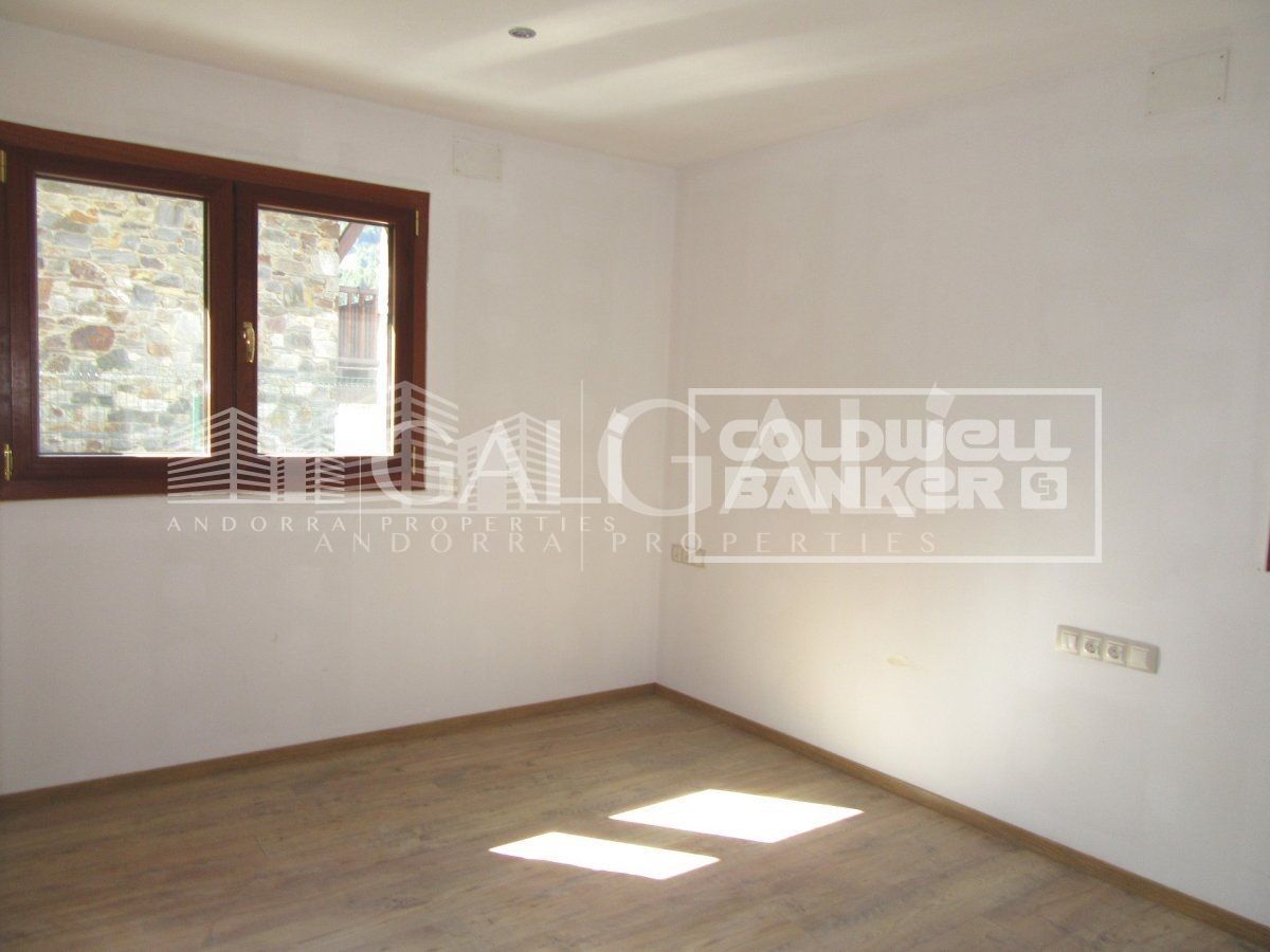 House à Principado De Andorra (Ninguna Poblacion Tiene C.P.), Lleida, Espagne 4 chambres, 335 m2 No. 160353