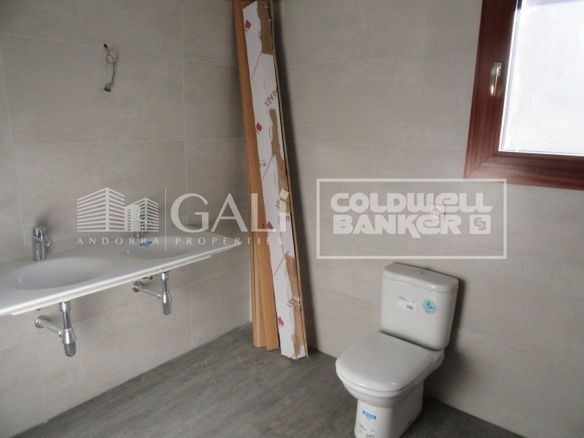 House à Principado De Andorra (Ninguna Poblacion Tiene C.P.), Lleida, Espagne 4 chambres, 335 m2 No. 160353