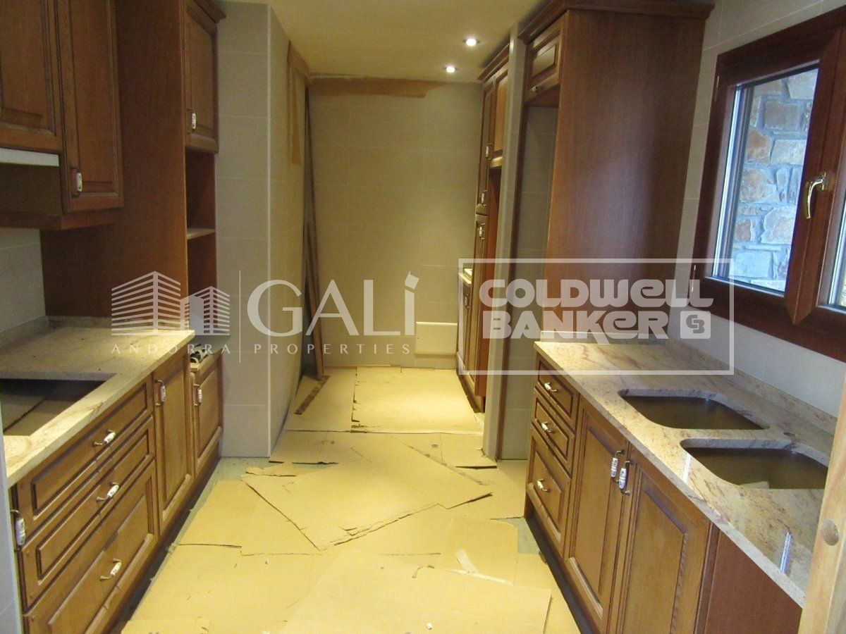 House à Principado De Andorra (Ninguna Poblacion Tiene C.P.), Lleida, Espagne 4 chambres, 335 m2 No. 160353