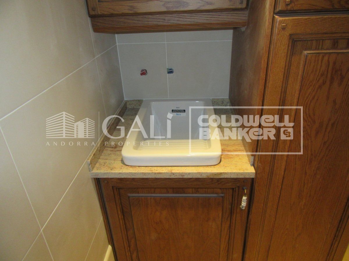 House à Principado De Andorra (Ninguna Poblacion Tiene C.P.), Lleida, Espagne 4 chambres, 335 m2 No. 160353