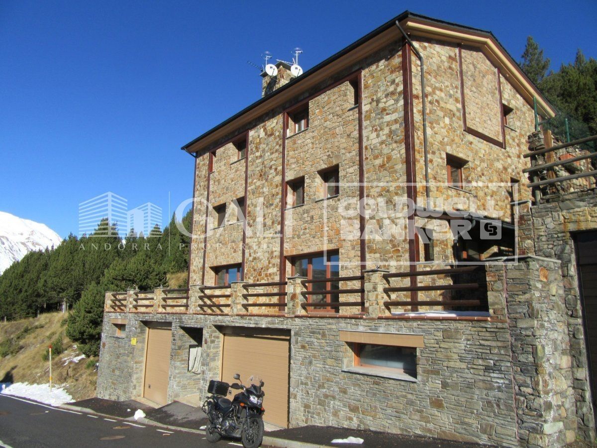 House à Principado De Andorra (Ninguna Poblacion Tiene C.P.), Lleida, Espagne 4 chambres, 335 m2 No. 160353
