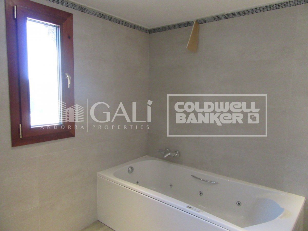 Villa Principado De Andorra (Ninguna Poblacion Tiene C.P.), Lleida, Spānijā 4 istabas, 260 m2 Nr. 160352