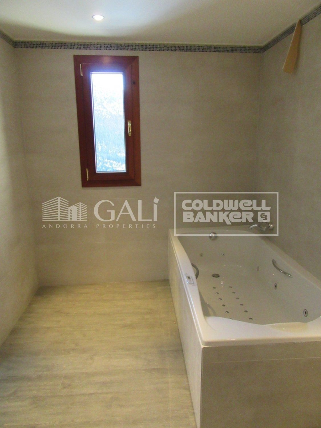 Villa Principado De Andorra (Ninguna Poblacion Tiene C.P.), Lleida, Spānijā 4 istabas, 260 m2 Nr. 160352
