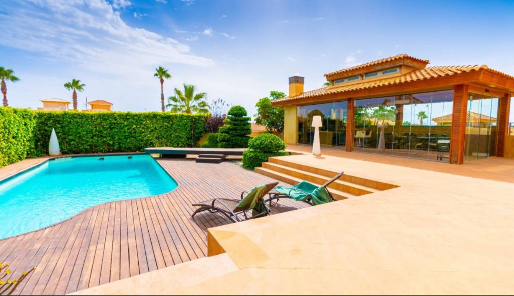 Villa i Torrevieja, Alicante, Spanien 4 sovrum, 480 kvm. Nr. 145204