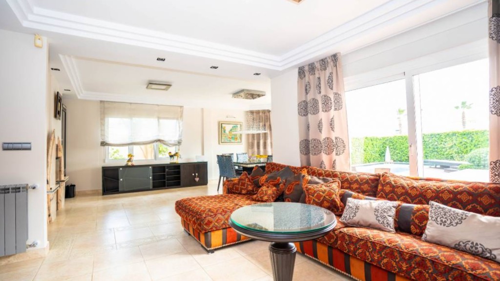 Villa i Torrevieja, Alicante, Spanien 4 sovrum, 480 kvm. Nr. 145204
