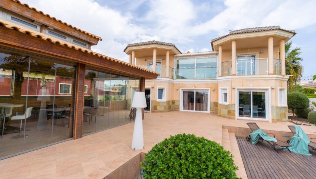 Villa i Torrevieja, Alicante, Spanien 4 sovrum, 480 kvm. Nr. 145204