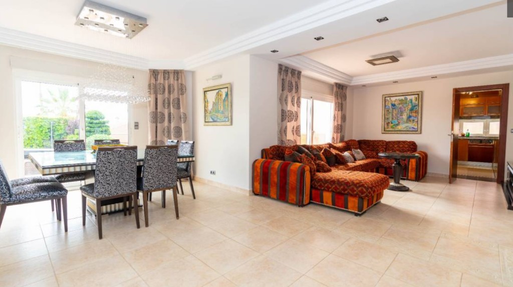 Villa i Torrevieja, Alicante, Spanien 4 sovrum, 480 kvm. Nr. 145204