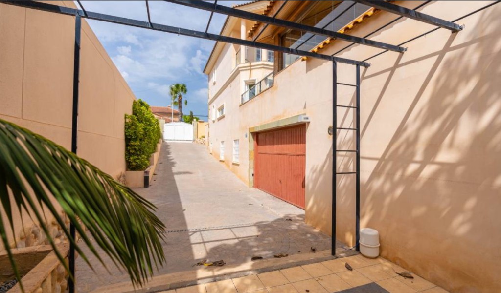 Villa i Torrevieja, Alicante, Spanien 4 sovrum, 480 kvm. Nr. 145204