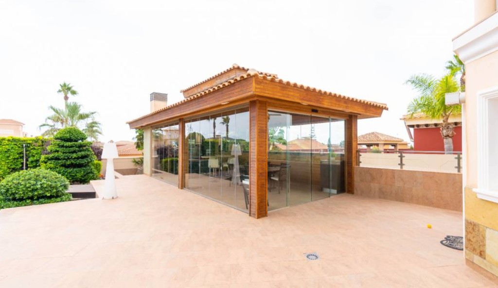 Villa i Torrevieja, Alicante, Spanien 4 sovrum, 480 kvm. Nr. 145204