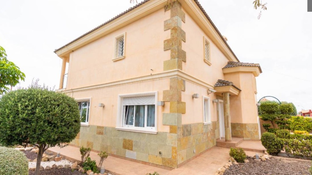 Villa i Torrevieja, Alicante, Spanien 4 sovrum, 480 kvm. Nr. 145204
