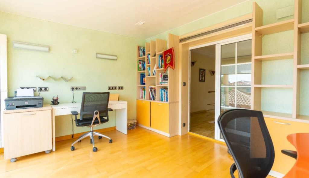 Villa i Torrevieja, Alicante, Spanien 4 sovrum, 480 kvm. Nr. 145204